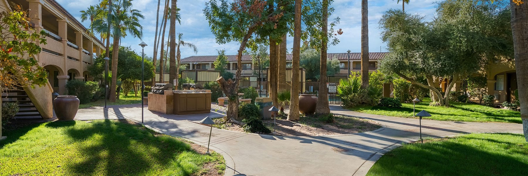 About & Amenities at La Fuente Inn & Suites Hotel, Yuma, Arizona